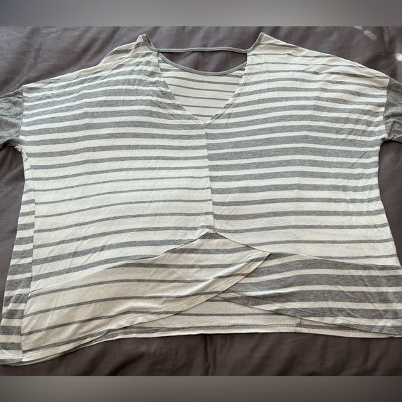 Women’s BKE top cream and grey. Keyhole and crisscross design on back. - Picture 1 of 5